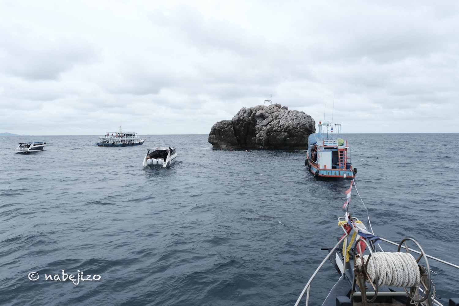 年10月のタオ島ダイビングの報告です この日はタオ島周辺で一番のポイント セイルロックで2本 そしてこちらも人気のサウスウエスト ピナクルで1本のダイビングでした 写真中心にご報告です タイでダイビング 週末弾丸ダイバ ず